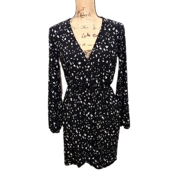 Forever 21 Dresses & Skirts - Forever 21 Long Sleeve Black & Silver Print Mini Dress Size M